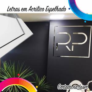 LETRAS DE ACRÍLICO ESPELHADO Acrílico Espelhado 2 mm 98x48 cm 4x0 Sem Revestimento Corte a laser Pedido Mínimo R$ 50,00